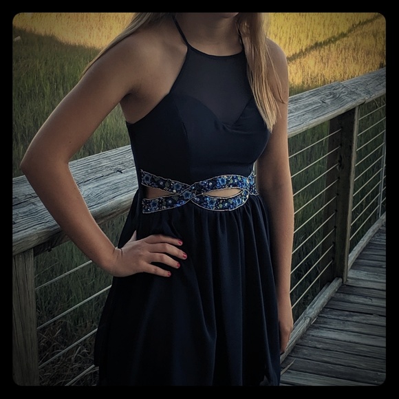 Hot perky cocktail dress - Picture 1 of 3